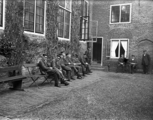 De binnenplaats van het Stadsarmenhuis, 1925 (Het Utrechts Archief)