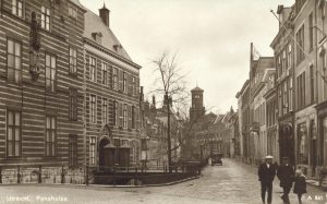 Paushuize na 1916 met rechts dienstwoning en koetshuis (Het Utrechts Archief)