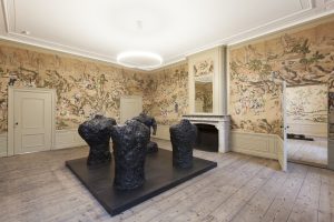 Chinese salon met kunst van Armando, 2014 (Chris Booms, Rijksdienst voor het Cultureel Erfgoed)